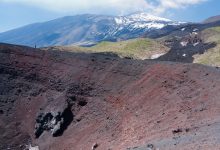 Etna-Cratere-bottoniera-Greco-del-2002.jpg